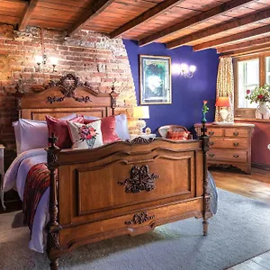 Hidden Gem 10mins Walk To Holmfirth, Log Burner Easy Parking Holiday home Holmfirth